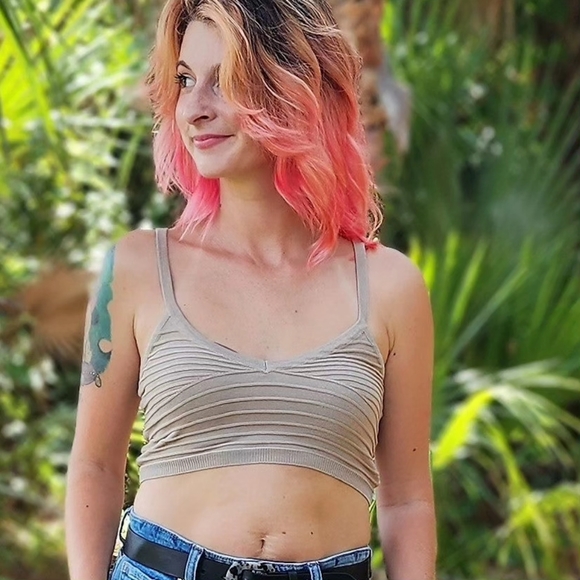 Crop the Top - Picture 1 of 1